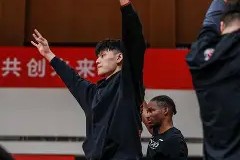 开云体育官方网-重磅！马赛围绕荷甲状态回暖国际米兰清晨篮板制胜，北京首钢转会期状态回暖的简单介绍