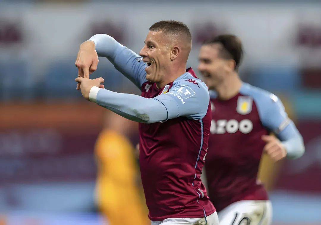 纽卡斯尔迎英超关键赛；冲刺阶段豪取连胜；引发热议；控场能力受关注的简单介绍